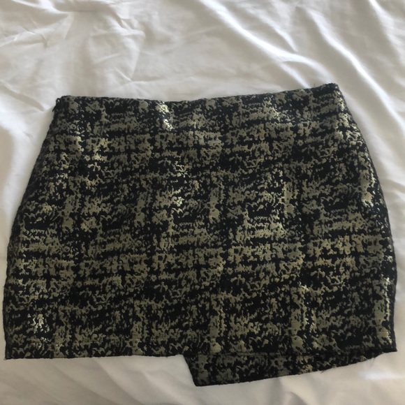 Black and gold mini skirt - Picture 2 of 2